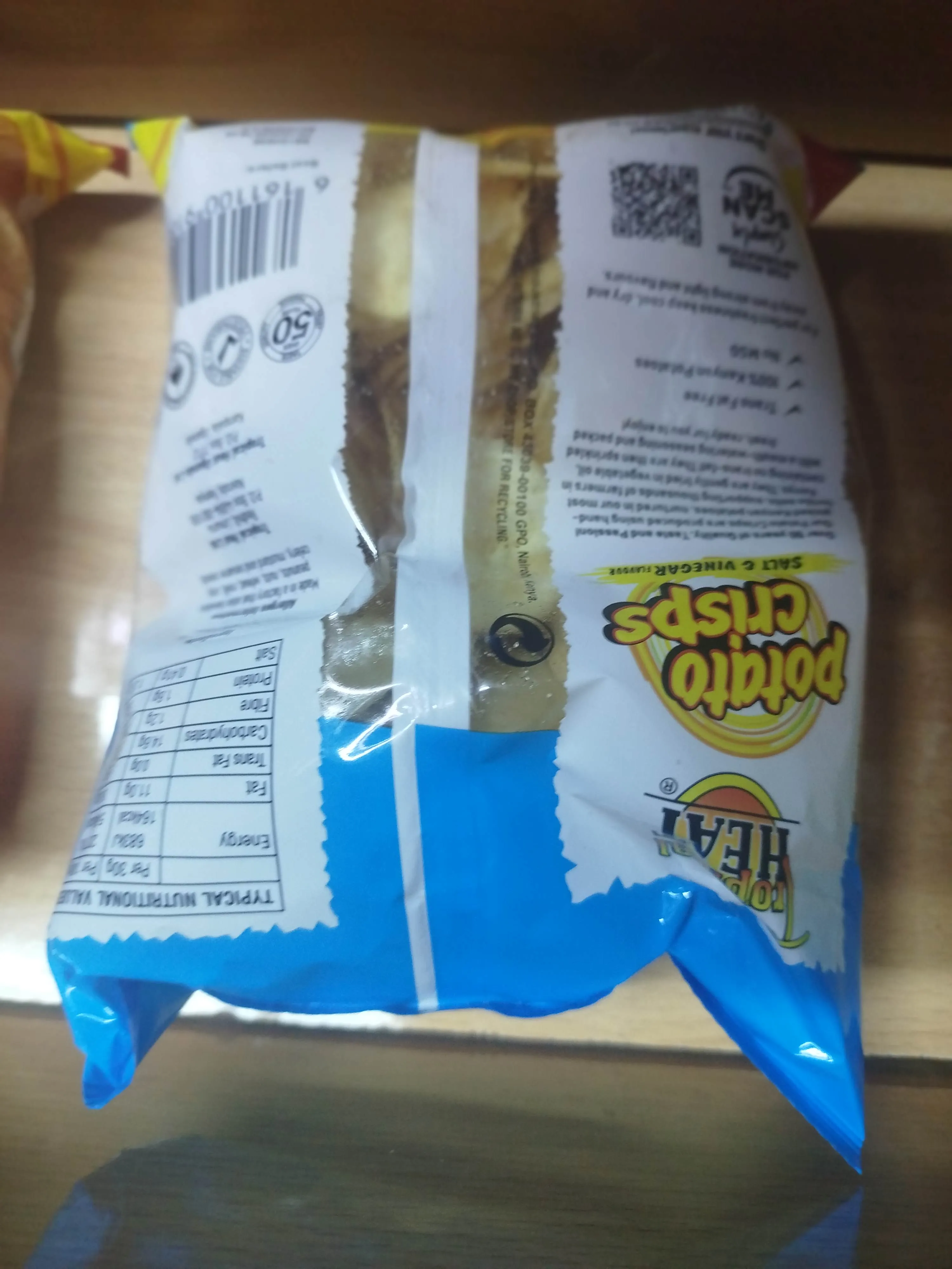 Tropical heat potato crisps - salt and vinegar flavour