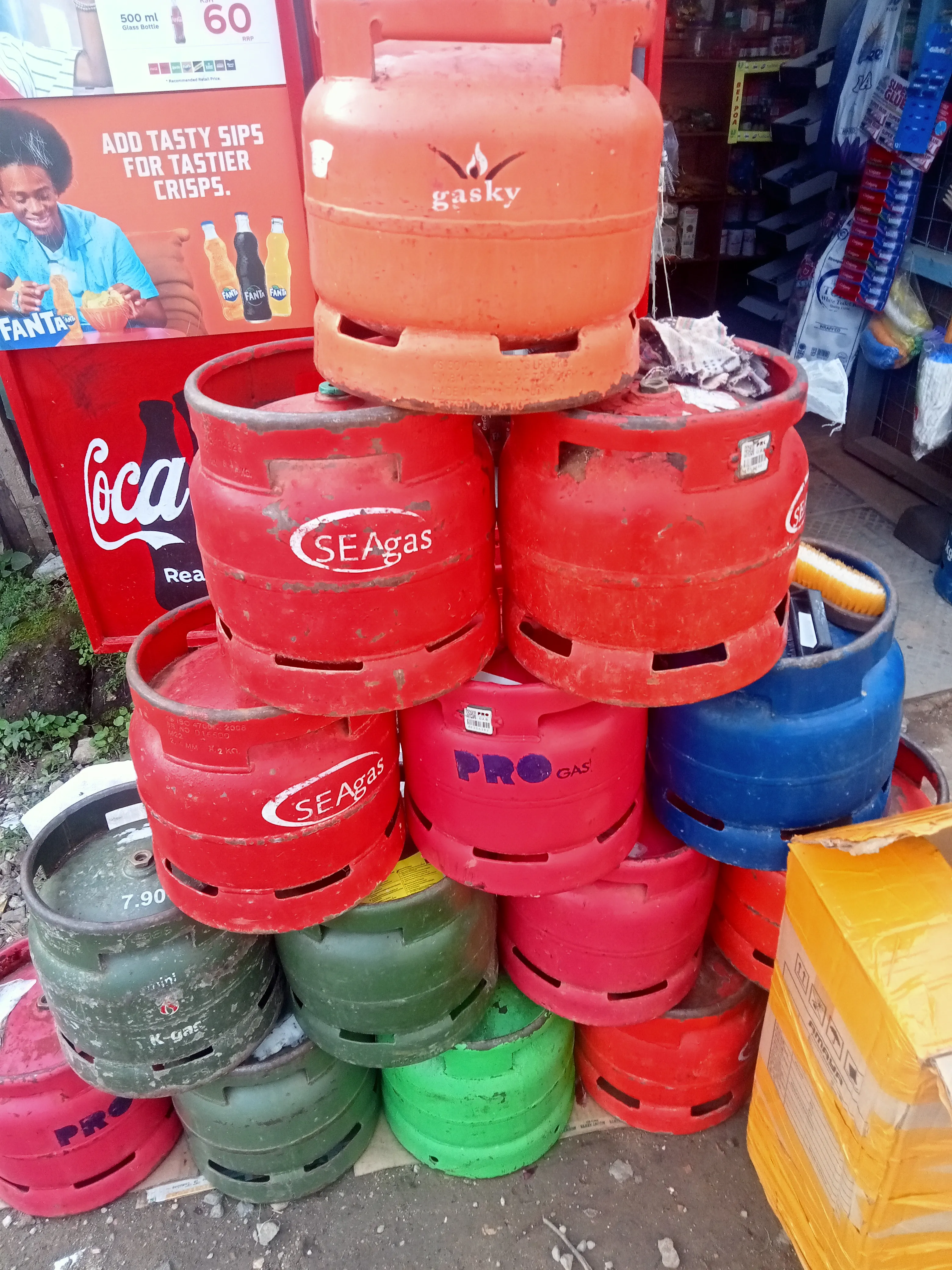 Refill gas cylinder 