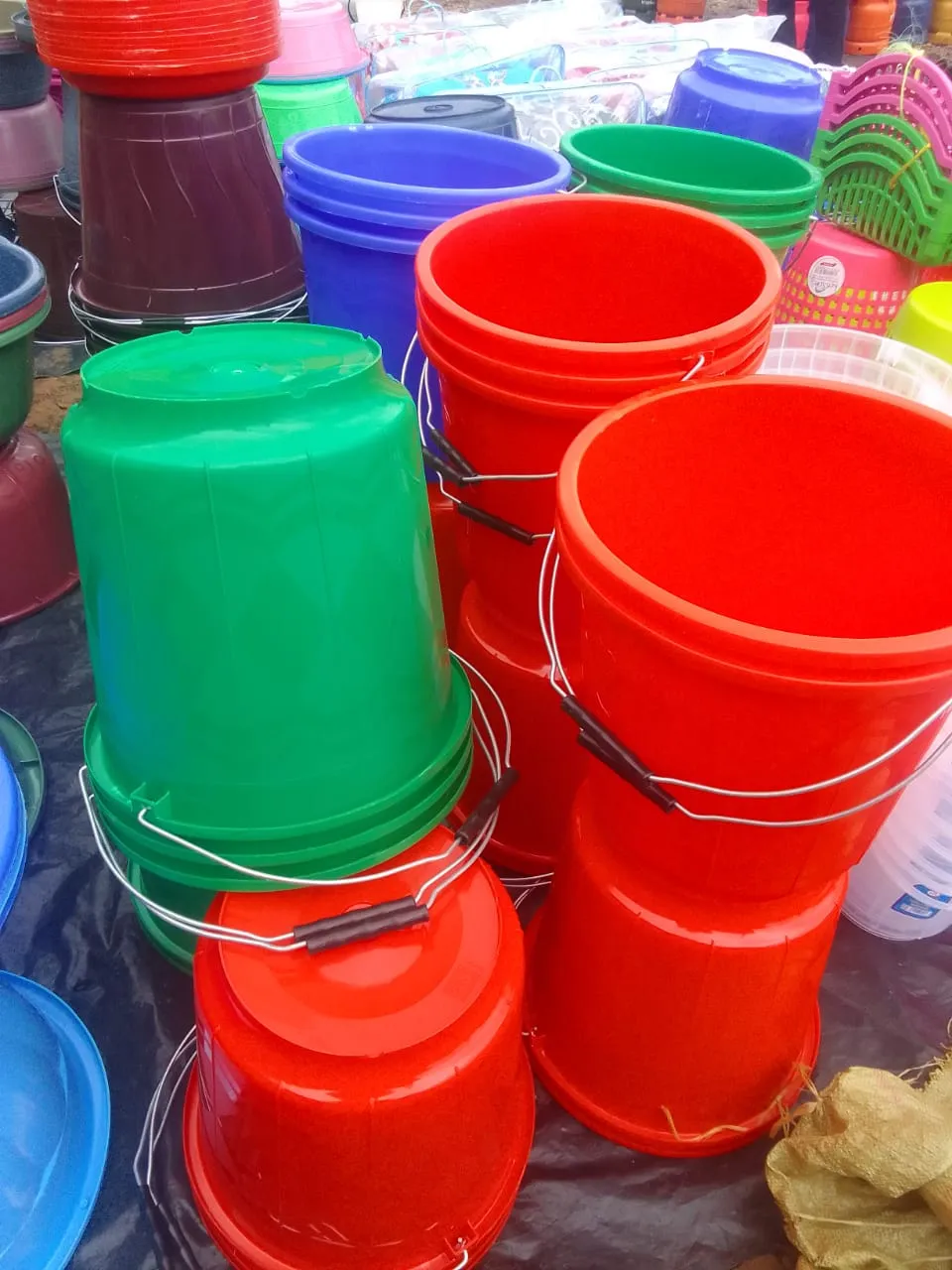 Plastic bucket 