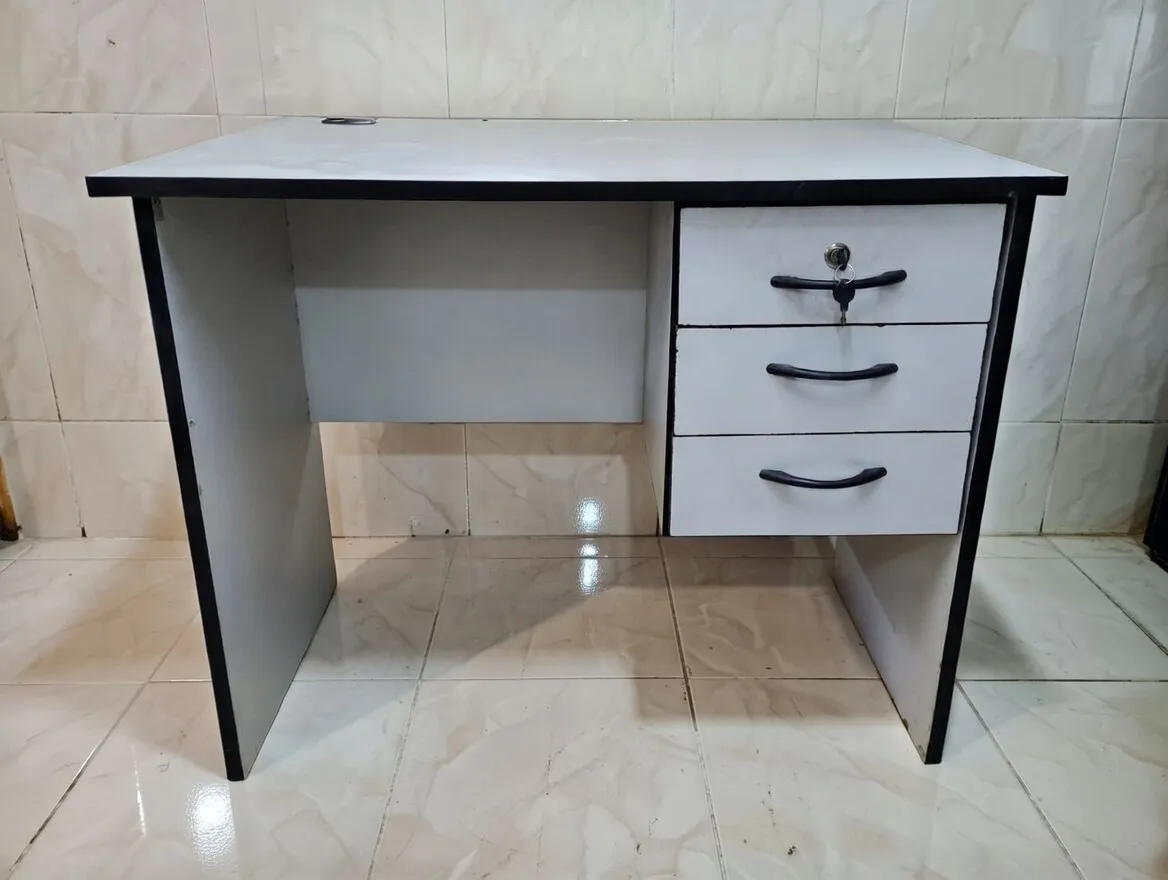 White Secretaryâ€™s office desk 3 drawers