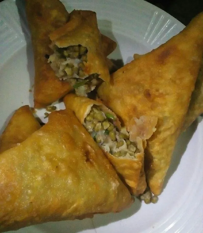 Ndengu Samosa – Crispy & Flavorful Snack